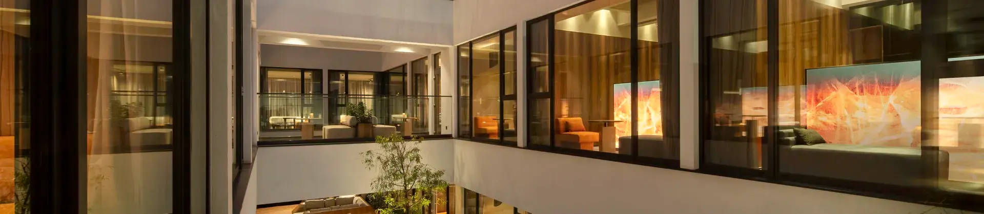 Khách sạn cao cấp
