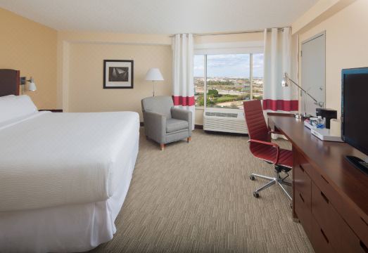 포 포인츠 바이 쉐라톤 객실 또는 수영장 이미지