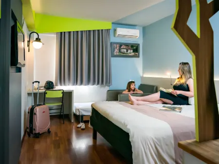 Ibis Styles Curitiba Centro Civico Отели рядом с достопримечательностью «Largo da Ordem»
