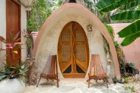 Room in Lodge - Unique Jungle Dome Ik