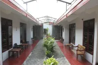 New Hotel Kayu Manis Hoteles en Umbulharjo