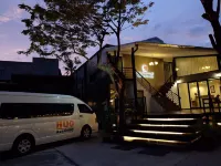 Chiangmai Midpoint Activity Hostel Hotels near Wat Phra Singh