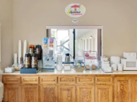 Super 8 by Wyndham Laurel Hotels in Jones County