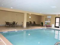 Hampton Inn & Suites Brookings - С бассейном