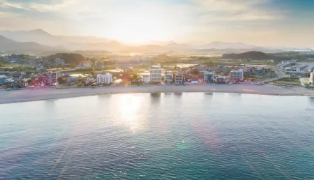 Goseong (Sokcho) Croton Pool Villa