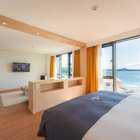 Hotel Fine Jeju Отели рядом с достопримечательностью «Библиотека «Саммэбон»»