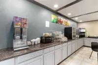 Quality Inn Newton at I-80 - breakfast