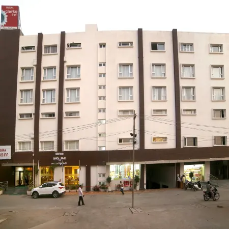 Triguna Clarks Inn Kurnool