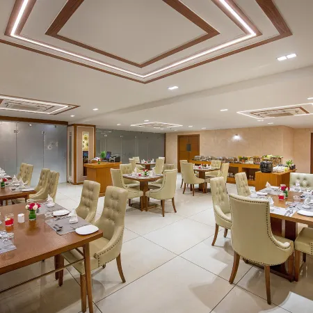 SK Lords Inn Ahmedabad Отели рядом с достопримечательностью «Мост Nehru»