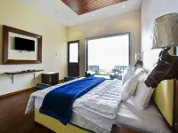 Mountain Trails | Rooms in a Pool Villa Hotel a 