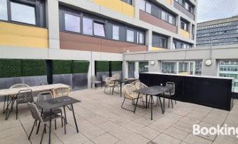 Lovely, Entire 2 Bedroom New Apartmnt in London