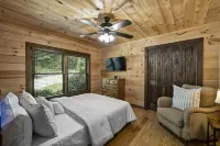 Bankhead Lodge by Avantstay Waterfront Log Cabin