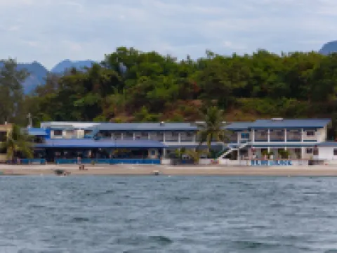 Blue Rock Resort Hotels near Barretto Beach