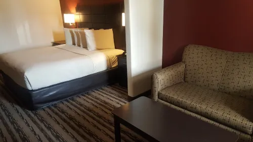 Red Roof Inn & Suites Houston - Humble/ IAH Airport