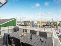 "Tyyne" - 5m from the Sea