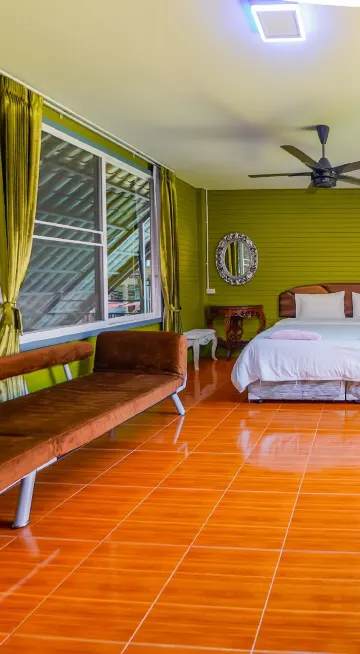 ห้องดีลักซ์เตียงใหญ่พร้อมระเบียง - ปลอดบุหรี่