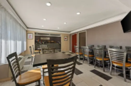 อีโคโน ลอดจ์ ร็อกฟอร์ด คาสิโน แอเรีย โรงแรมในร็อกฟอร์ด