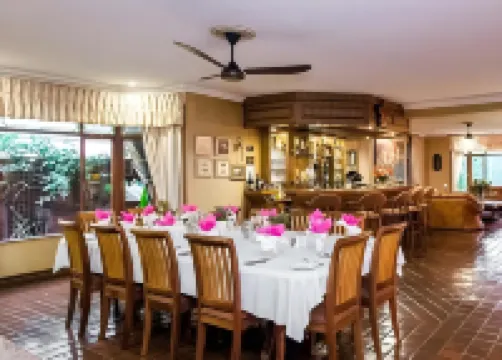 The Woodpecker Inn