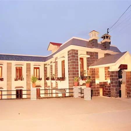 Sun N Snow Inn by Leisure Hotels