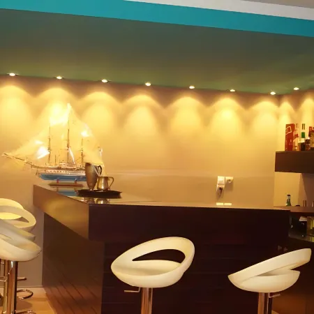 Saronis Hotel