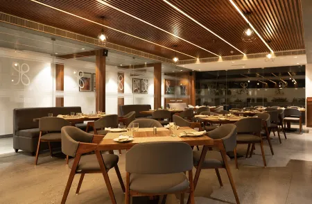 Gokulam Park Guruvayur Отели рядом с достопримечательностью «Guruvayur temple pond»