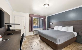 Econo Lodge Inn & Suites Heavenly Village Area