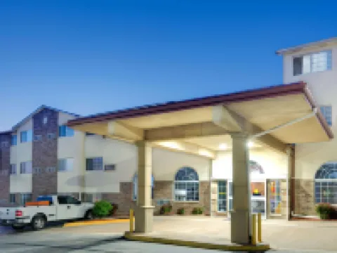Super 8 by Wyndham Kansas City Hotels in Chouteau Township