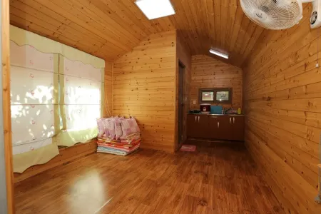 Namwon Jirisan Cheonwangbong Pension Camping Отели рядом с достопримечательностью «Silsangsa Temple»