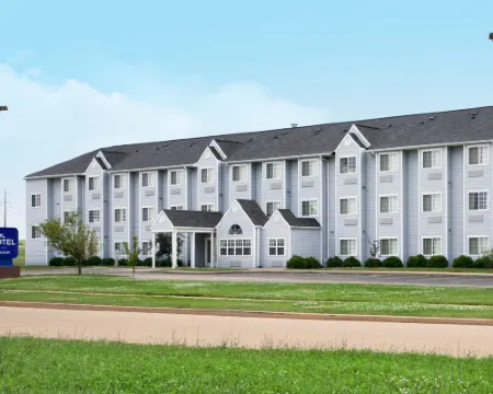 Microtel by Wyndham Tarlac Hotels in Tarlac
