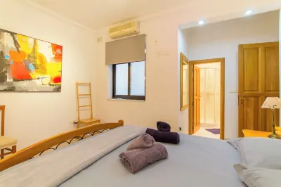 Lovely Apart by the Sea Sliema - Happy Rentals