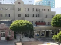 HI Los Angeles - Santa Monica Hostel Отели рядом с достопримечательностью «Пирс Санта-Моники»