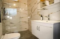 Waterfall Heaven House Hotels in Beycik