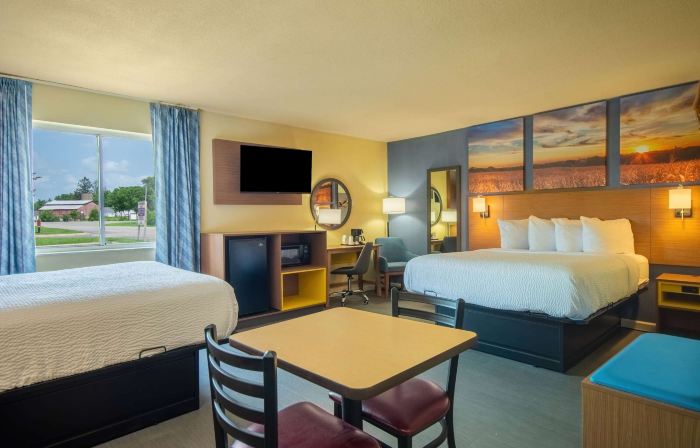 Days Inn by Wyndham Evansdale Waterloo