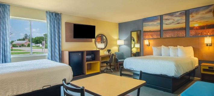 Days Inn by Wyndham Evansdale Waterloo Hotels in Black Hawk County