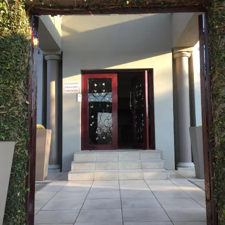 Spacube Luxury Suites and Spa