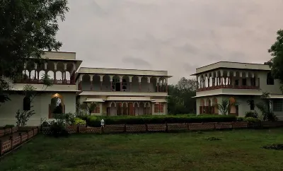Shahpura Abhaneri Resort Hôtels à proximité de : KhetPal BaBa