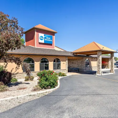 Best Western Grande River Inn  Suites
