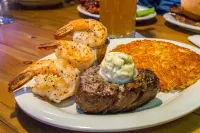 Hampton Inn & Suites Aberdeen - breakfast