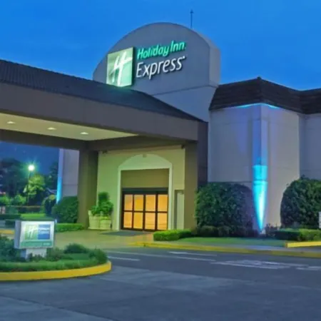 Holiday Inn Express & Suites SAN JOSE AIRPORT by IHG Отели рядом с достопримечательностью «Спортивный комплекс «SAP-центр»»