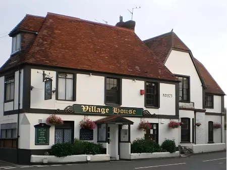 Village House Coaching Inn Отели рядом с достопримечательностью «High Salvington Windmill»