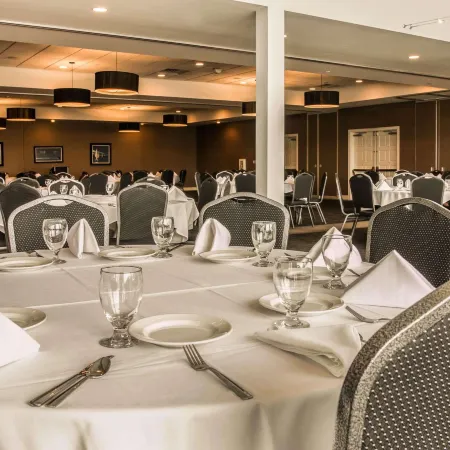 Shoreline Inn & Conference Center, Ascend Hotel Collection