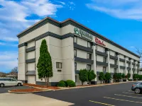 Red Roof Inn Flint Hotels in Flint
