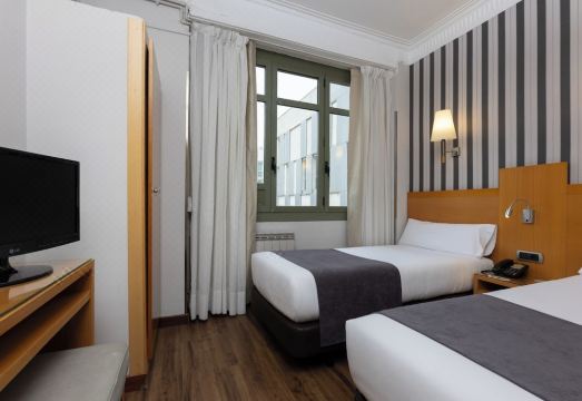 4. 호텔 리옹 바르..