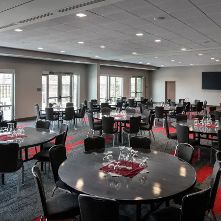 Courtyard Pullman
