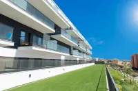 Contemporary One-Bedroom Apartment Отели в г. Альгарробо