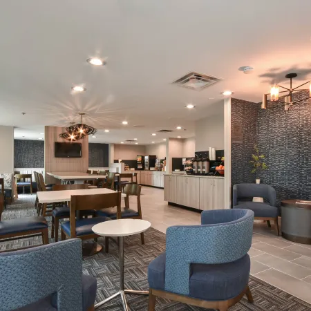 Fairfield Inn & Suites Charlotte Arrowood Отели рядом с достопримечательностью «Торговый центр SouthPark»