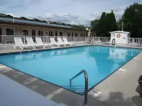 Swiss Sunset Inn - Pool