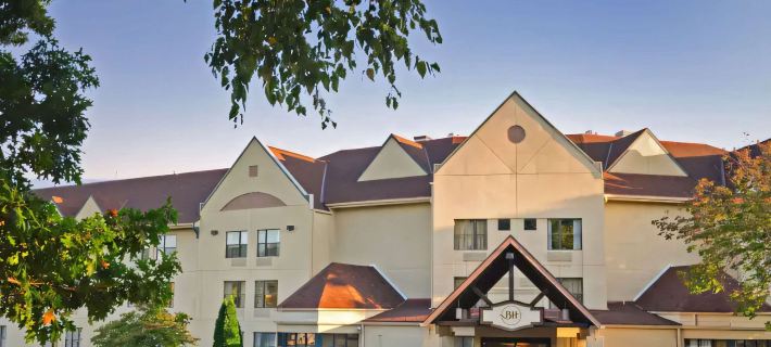 The Branson Hillside Hotel Hotels in Branson Township