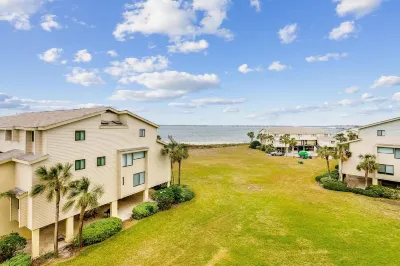 Modern condo, private balconies, with elevator! Các khách sạn gần Gulf Islands National Seashore