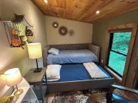 Modern cabin retreat with serene outdoor oasis Hotels near Trailhead for Yellow Mountain Trail